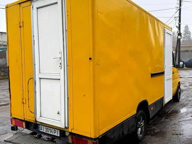 Желтый Мерседес Sprinter, объемом двигателя 2.2 л и пробегом 406 тыс. км за 5700 $, фото 3 на Automoto.ua