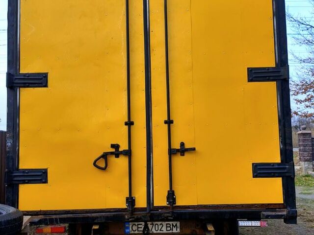 Желтый Мерседес Sprinter, объемом двигателя 2.2 л и пробегом 300 тыс. км за 8900 $, фото 3 на Automoto.ua