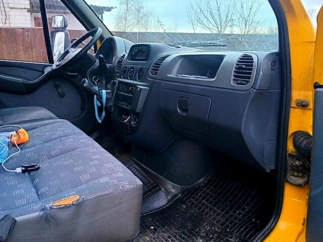 Желтый Мерседес Sprinter, объемом двигателя 2.2 л и пробегом 300 тыс. км за 8900 $, фото 4 на Automoto.ua