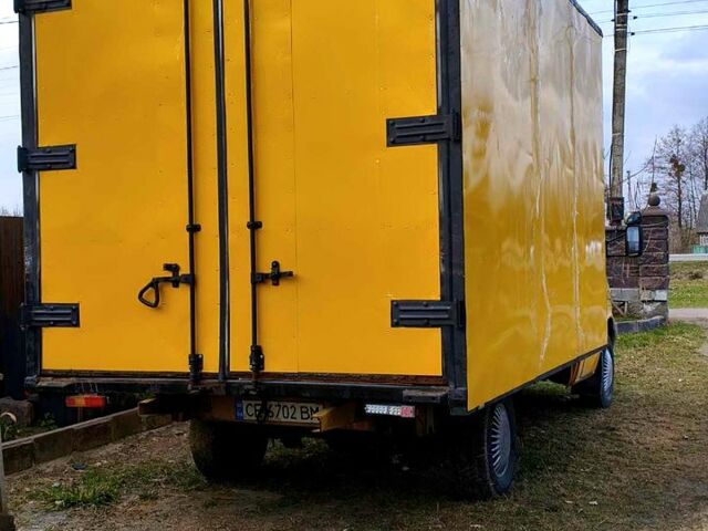 Желтый Мерседес Sprinter, объемом двигателя 2.2 л и пробегом 300 тыс. км за 8900 $, фото 2 на Automoto.ua