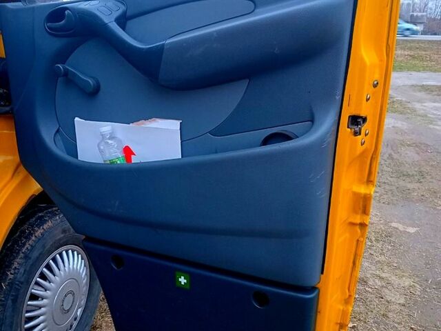 Желтый Мерседес Sprinter, объемом двигателя 2.2 л и пробегом 300 тыс. км за 8900 $, фото 6 на Automoto.ua
