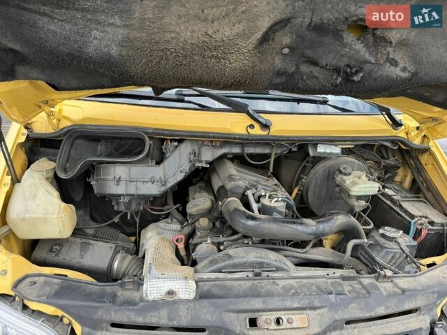 Жовтий Мерседес Sprinter, об'ємом двигуна 2.15 л та пробігом 682 тис. км за 13500 $, фото 12 на Automoto.ua