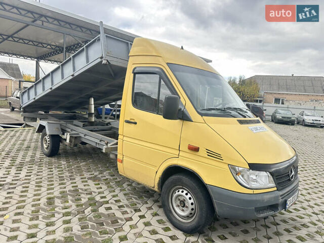 Желтый Мерседес Sprinter, объемом двигателя 2.15 л и пробегом 300 тыс. км за 12500 $, фото 9 на Automoto.ua