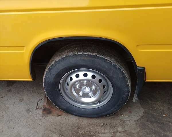 Желтый Мерседес Sprinter, объемом двигателя 2.2 л и пробегом 550 тыс. км за 10000 $, фото 9 на Automoto.ua