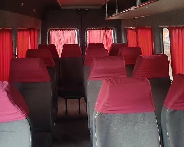 Желтый Мерседес Sprinter, объемом двигателя 2.2 л и пробегом 550 тыс. км за 10000 $, фото 11 на Automoto.ua