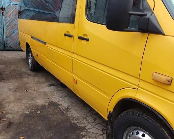 Желтый Мерседес Sprinter, объемом двигателя 2.2 л и пробегом 550 тыс. км за 10000 $, фото 3 на Automoto.ua