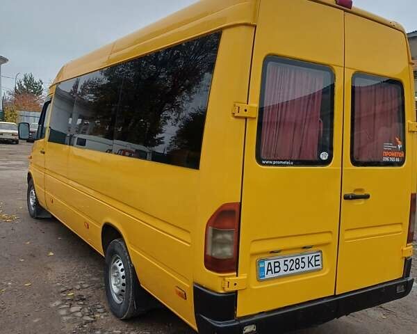 Желтый Мерседес Sprinter, объемом двигателя 2.2 л и пробегом 550 тыс. км за 10000 $, фото 10 на Automoto.ua