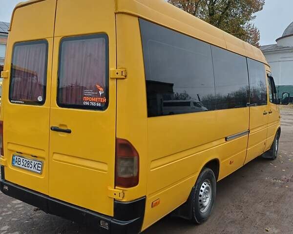 Желтый Мерседес Sprinter, объемом двигателя 2.2 л и пробегом 550 тыс. км за 10000 $, фото 6 на Automoto.ua