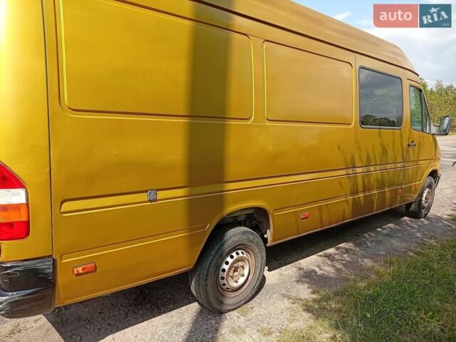 Желтый Мерседес Sprinter, объемом двигателя 2.87 л и пробегом 300 тыс. км за 5200 $, фото 4 на Automoto.ua