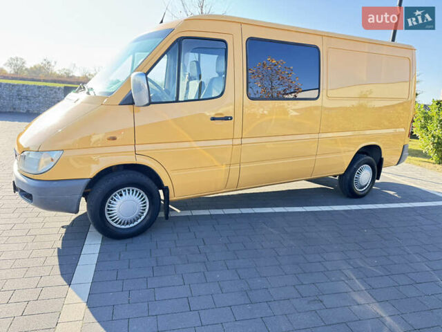 Желтый Мерседес Sprinter, объемом двигателя 2.2 л и пробегом 620 тыс. км за 6300 $, фото 58 на Automoto.ua