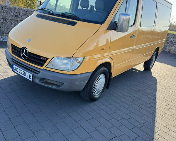 Желтый Мерседес Sprinter, объемом двигателя 2.2 л и пробегом 620 тыс. км за 6300 $, фото 11 на Automoto.ua
