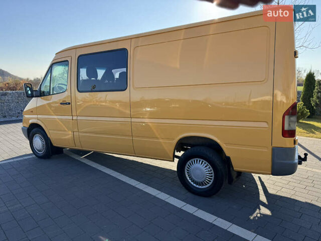 Желтый Мерседес Sprinter, объемом двигателя 2.2 л и пробегом 620 тыс. км за 6300 $, фото 56 на Automoto.ua
