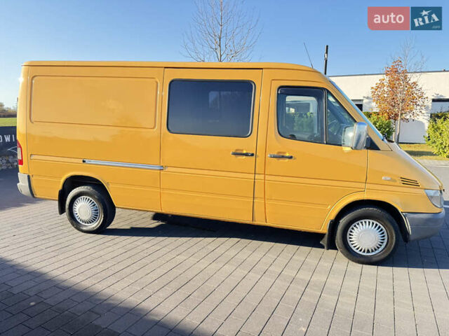Желтый Мерседес Sprinter, объемом двигателя 2.2 л и пробегом 620 тыс. км за 6300 $, фото 2 на Automoto.ua