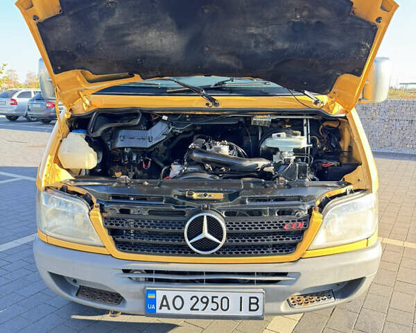 Желтый Мерседес Sprinter, объемом двигателя 2.2 л и пробегом 620 тыс. км за 6300 $, фото 24 на Automoto.ua