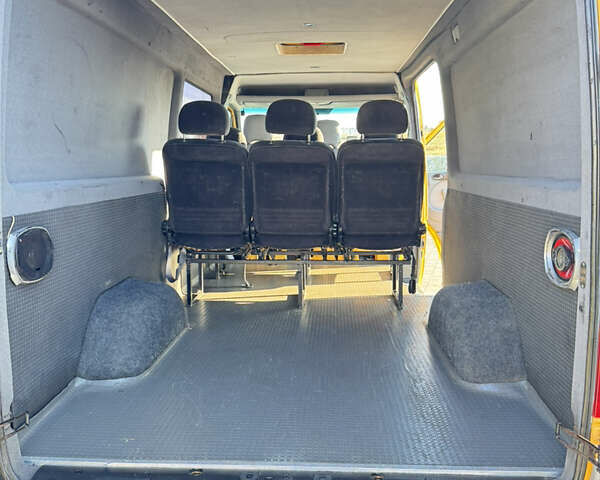 Желтый Мерседес Sprinter, объемом двигателя 2.2 л и пробегом 620 тыс. км за 6300 $, фото 37 на Automoto.ua