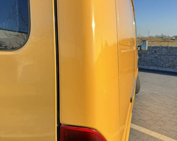 Желтый Мерседес Sprinter, объемом двигателя 2.2 л и пробегом 620 тыс. км за 6300 $, фото 18 на Automoto.ua
