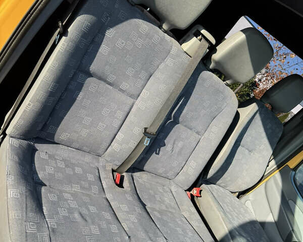 Желтый Мерседес Sprinter, объемом двигателя 2.2 л и пробегом 620 тыс. км за 6300 $, фото 45 на Automoto.ua