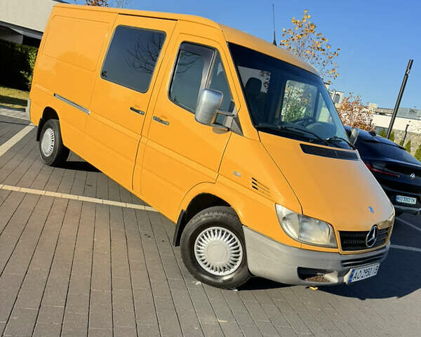 Желтый Мерседес Sprinter, объемом двигателя 2.2 л и пробегом 620 тыс. км за 6300 $, фото 1 на Automoto.ua