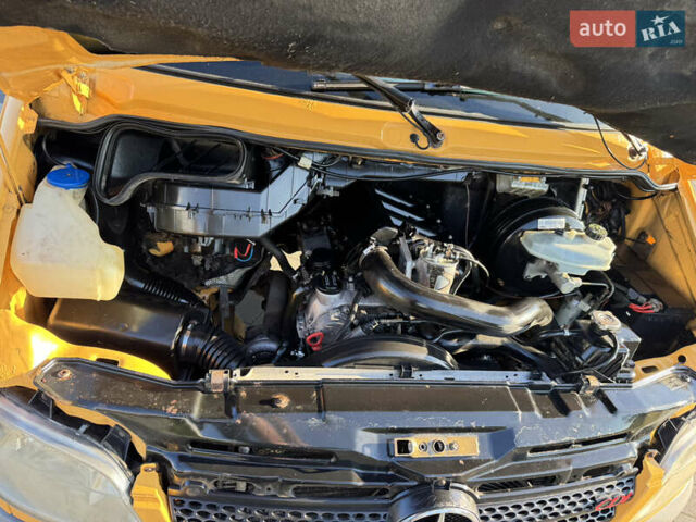 Желтый Мерседес Sprinter, объемом двигателя 2.2 л и пробегом 620 тыс. км за 6300 $, фото 23 на Automoto.ua