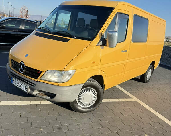 Желтый Мерседес Sprinter, объемом двигателя 2.2 л и пробегом 620 тыс. км за 6300 $, фото 28 на Automoto.ua