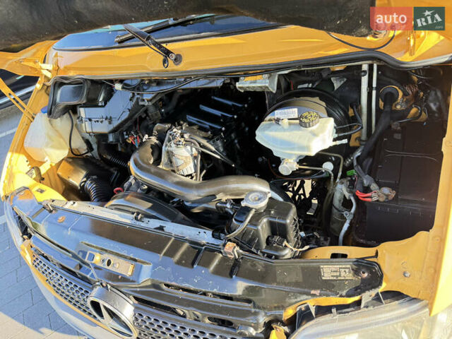 Желтый Мерседес Sprinter, объемом двигателя 2.2 л и пробегом 620 тыс. км за 6300 $, фото 22 на Automoto.ua