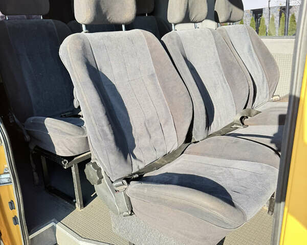 Желтый Мерседес Sprinter, объемом двигателя 2.2 л и пробегом 620 тыс. км за 6300 $, фото 43 на Automoto.ua