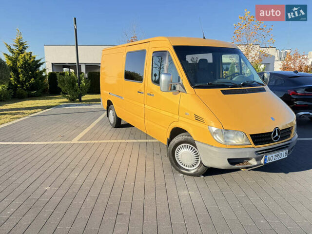 Желтый Мерседес Sprinter, объемом двигателя 2.2 л и пробегом 620 тыс. км за 6300 $, фото 19 на Automoto.ua