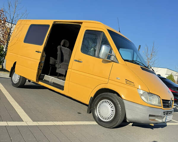 Желтый Мерседес Sprinter, объемом двигателя 2.2 л и пробегом 620 тыс. км за 6300 $, фото 33 на Automoto.ua