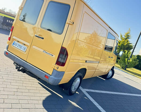 Желтый Мерседес Sprinter, объемом двигателя 2.2 л и пробегом 620 тыс. км за 6300 $, фото 30 на Automoto.ua