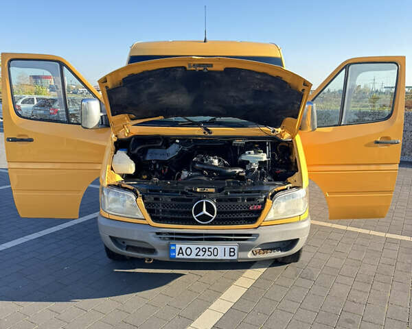 Желтый Мерседес Sprinter, объемом двигателя 2.2 л и пробегом 620 тыс. км за 6300 $, фото 21 на Automoto.ua