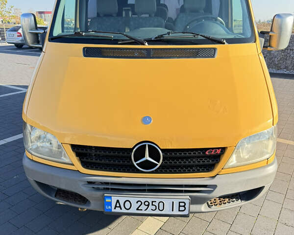 Желтый Мерседес Sprinter, объемом двигателя 2.2 л и пробегом 620 тыс. км за 6300 $, фото 27 на Automoto.ua