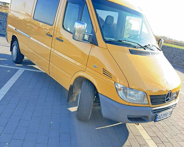 Желтый Мерседес Sprinter, объемом двигателя 2.2 л и пробегом 620 тыс. км за 6300 $, фото 26 на Automoto.ua