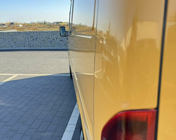 Желтый Мерседес Sprinter, объемом двигателя 2.2 л и пробегом 620 тыс. км за 6300 $, фото 63 на Automoto.ua
