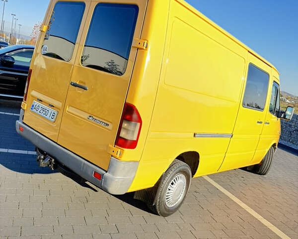 Желтый Мерседес Sprinter, объемом двигателя 2.2 л и пробегом 620 тыс. км за 6300 $, фото 17 на Automoto.ua