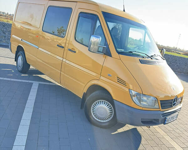 Желтый Мерседес Sprinter, объемом двигателя 2.2 л и пробегом 620 тыс. км за 6300 $, фото 25 на Automoto.ua