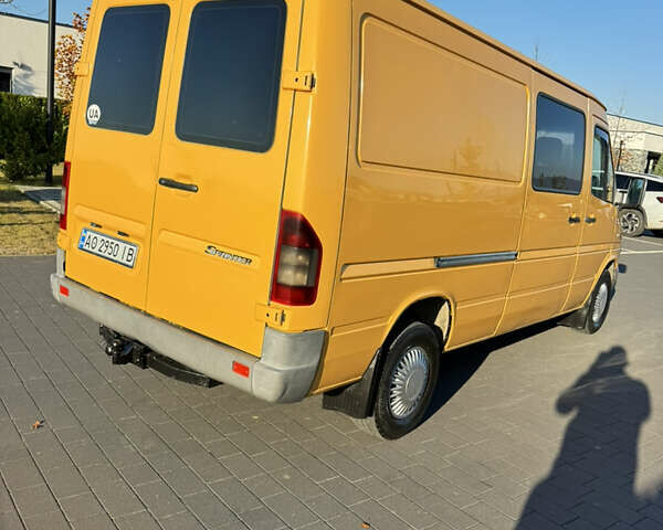 Желтый Мерседес Sprinter, объемом двигателя 2.2 л и пробегом 620 тыс. км за 6300 $, фото 5 на Automoto.ua