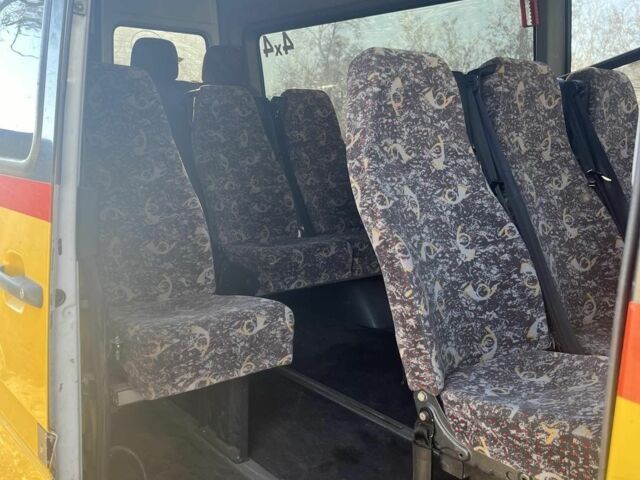 Желтый Мерседес Sprinter, объемом двигателя 2.1 л и пробегом 385 тыс. км за 6500 $, фото 3 на Automoto.ua