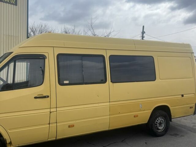 Желтый Мерседес Sprinter, объемом двигателя 2.9 л и пробегом 450 тыс. км за 5999 $, фото 1 на Automoto.ua
