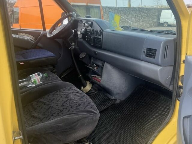 Желтый Мерседес Sprinter, объемом двигателя 2.9 л и пробегом 450 тыс. км за 5999 $, фото 7 на Automoto.ua