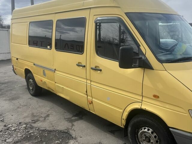 Желтый Мерседес Sprinter, объемом двигателя 2.9 л и пробегом 450 тыс. км за 5999 $, фото 2 на Automoto.ua