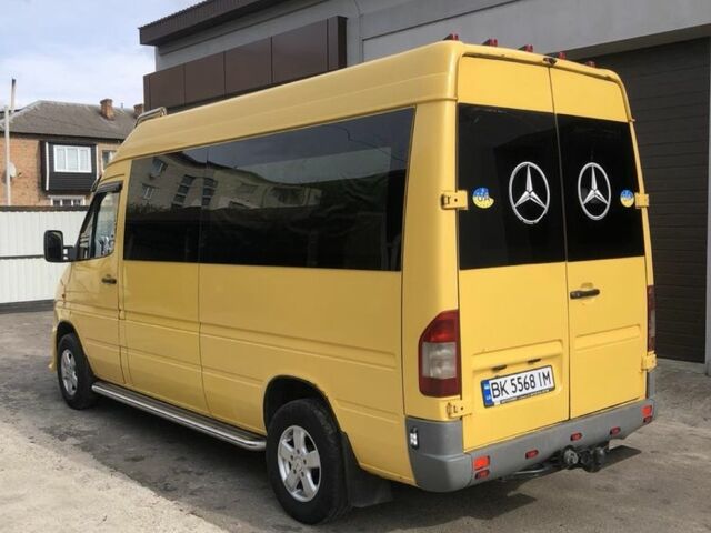 Желтый Мерседес Sprinter, объемом двигателя 0.23 л и пробегом 300 тыс. км за 7300 $, фото 3 на Automoto.ua