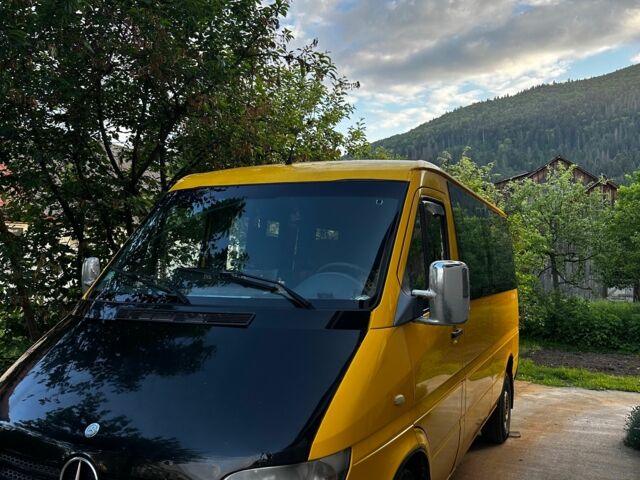 Желтый Мерседес Sprinter, объемом двигателя 2.7 л и пробегом 300 тыс. км за 5500 $, фото 2 на Automoto.ua