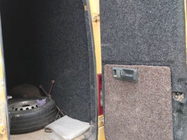 Желтый Мерседес Sprinter, объемом двигателя 0 л и пробегом 800 тыс. км за 4900 $, фото 6 на Automoto.ua