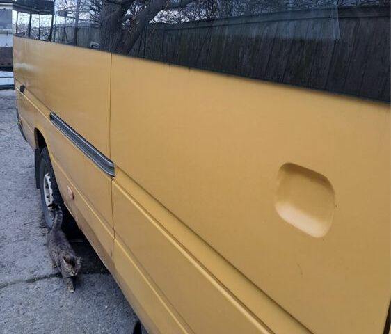 Желтый Мерседес Sprinter, объемом двигателя 2.1 л и пробегом 998 тыс. км за 5500 $, фото 1 на Automoto.ua