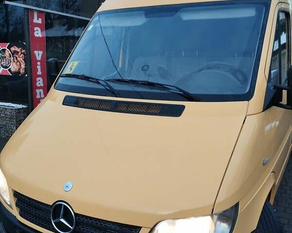 Желтый Мерседес Sprinter, объемом двигателя 2.2 л и пробегом 416 тыс. км за 9000 $, фото 8 на Automoto.ua