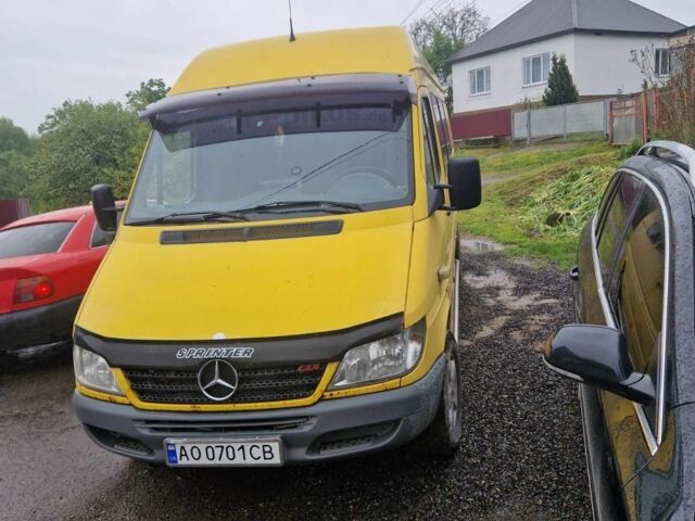 Желтый Мерседес Sprinter, объемом двигателя 0.22 л и пробегом 615 тыс. км за 10500 $, фото 1 на Automoto.ua