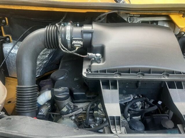 Желтый Мерседес Sprinter, объемом двигателя 2.2 л и пробегом 490 тыс. км за 11300 $, фото 2 на Automoto.ua