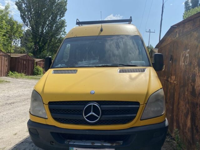 Желтый Мерседес Sprinter, объемом двигателя 2.2 л и пробегом 2 тыс. км за 7300 $, фото 1 на Automoto.ua