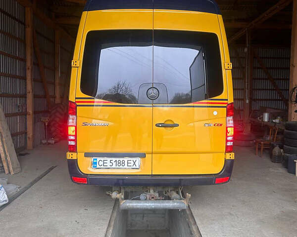 Желтый Мерседес Sprinter, объемом двигателя 2.14 л и пробегом 613 тыс. км за 28800 $, фото 3 на Automoto.ua
