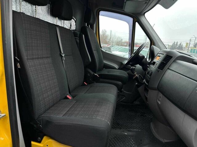 Желтый Мерседес Sprinter, объемом двигателя 2.1 л и пробегом 230 тыс. км за 19500 $, фото 12 на Automoto.ua